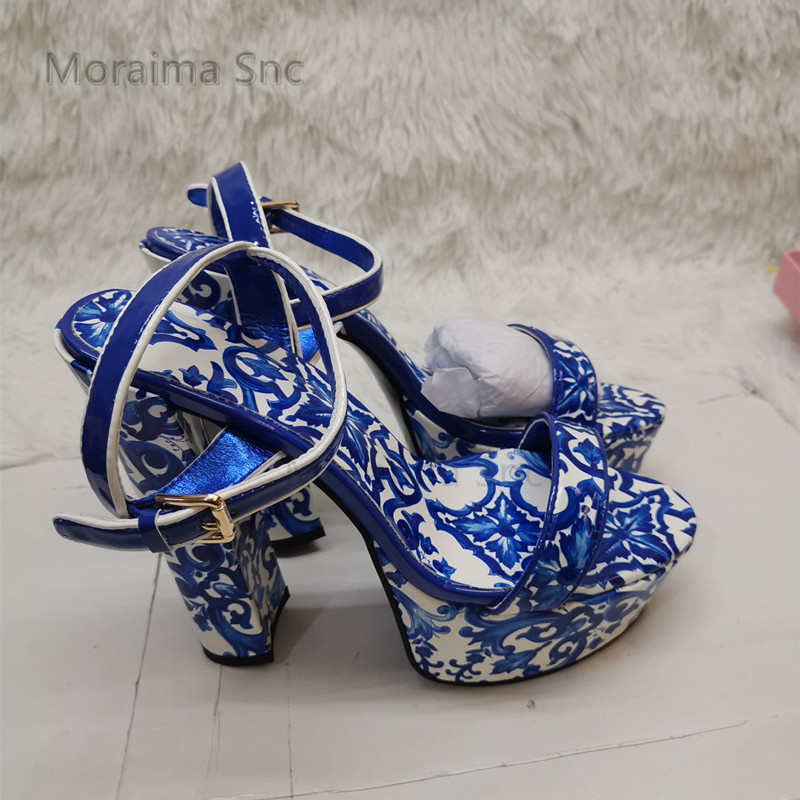 Women'S Shoes Navy Blue - Sandalias de porcelana azul y blanca
